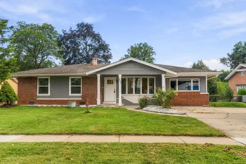 457 Lilac Ln, Elk Grove Village, IL 60007