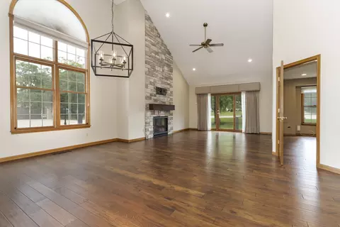 Living - 2 Spruce Ct, Bloomington, IL 61704 photo 1 of 10