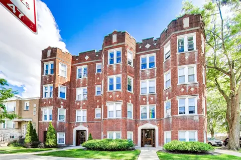 4857 W Roscoe St #1, Chicago, IL 60641