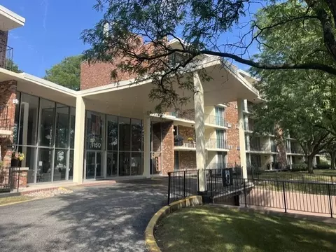 1150 E Jackson St #2S, Lombard, IL 60148