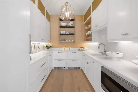 Kitchen - 757 Broad Ct S, Naples, FL 34102 photo 5 of 6