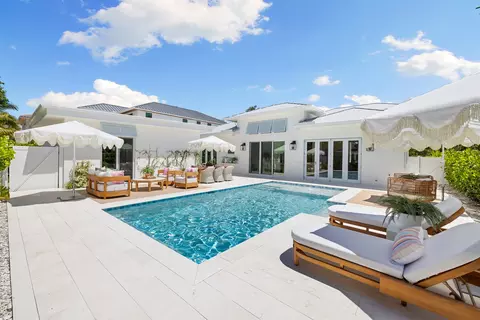 Exterior - 757 Broad Ct S, Naples, FL 34102 photo 8 of 13