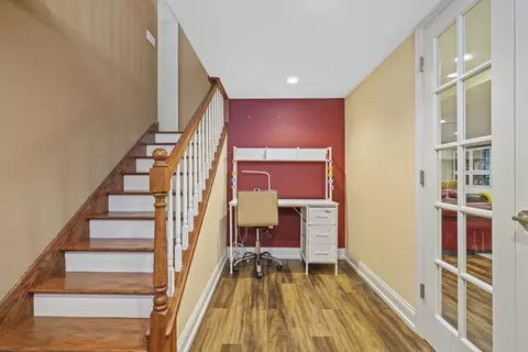 Entry Way - 421 Vassar Ln, Des Plaines, IL 60016 photo 3 of 5