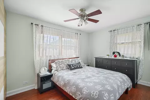 Bedroom - 421 Vassar Ln, Des Plaines, IL 60016 photo 1 of 4
