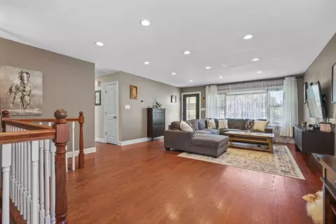 Other - 421 Vassar Ln, Des Plaines, IL 60016 photo 4 of 8