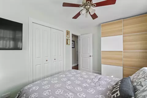 Bedroom - 421 Vassar Ln, Des Plaines, IL 60016 photo 2 of 4