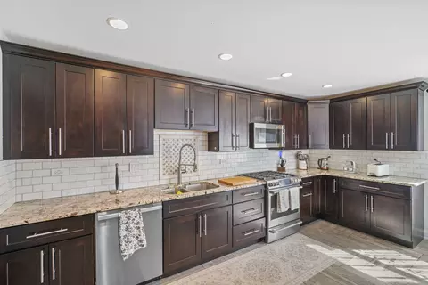 Kitchen - 421 Vassar Ln, Des Plaines, IL 60016 photo 1 of 3