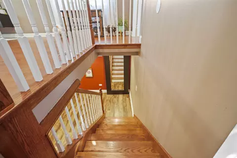 Entry Way - 421 Vassar Ln, Des Plaines, IL 60016 photo 4 of 5