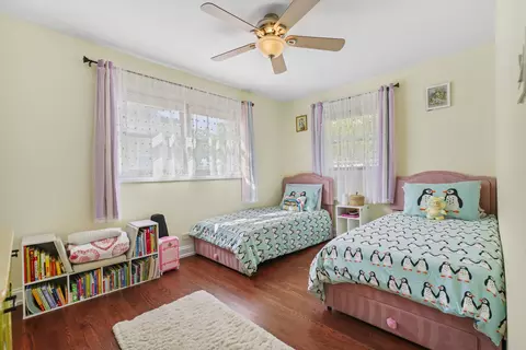 Bedroom - 421 Vassar Ln, Des Plaines, IL 60016 photo 3 of 4