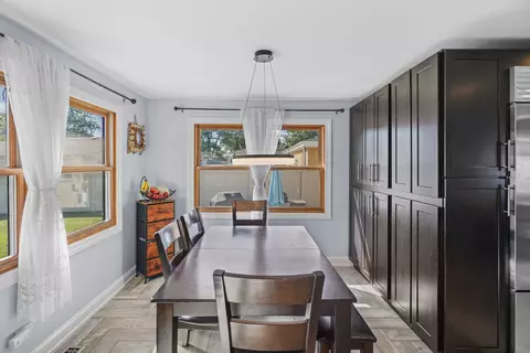 Dining - 421 Vassar Ln, Des Plaines, IL 60016 photo 1 of 1