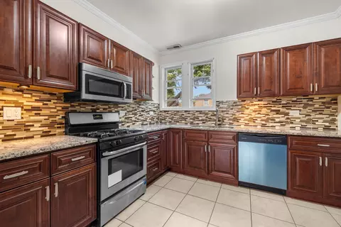 Kitchen - 2001 S 19th Ave, Broadview, IL 60155 photo 1 of 3
