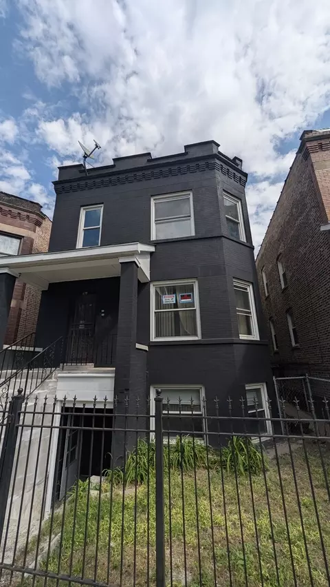 821 N Mozart St, Chicago, IL 60622