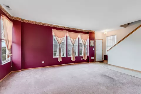 Living - 1220 Courtland Cir #1220, Plainfield, IL 60586 photo 2 of 3