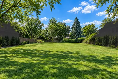 15 W320 Concord St, Elmhurst, IL 60126