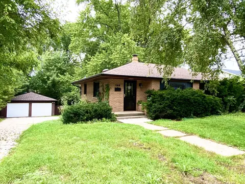 125 E Kimball Ave, Woodstock, IL 60098