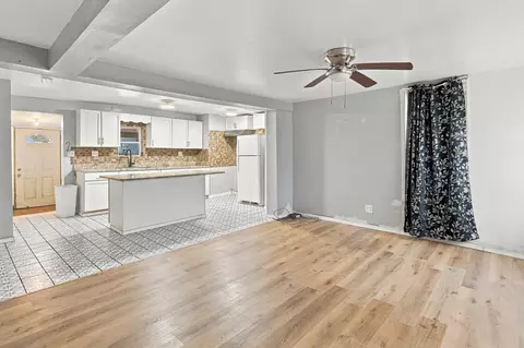 Living - 505 E 4th St, Sterling, IL 61081 photo 1 of 3