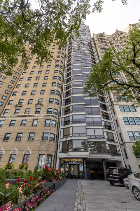 1418 N Lake Shore Dr #28, Chicago, IL 60610