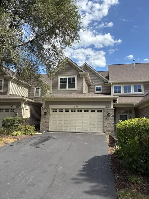 371 Hickory Ln, South Elgin, IL 60177