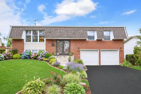 17760 Arlington Dr, Country Club Hills, IL 60478