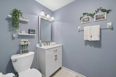 Bath - 1069 Devonshire Ave, Naperville, IL 60540 photo 4 of 4