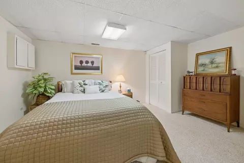Bedroom - 1069 Devonshire Ave, Naperville, IL 60540 photo 5 of 5