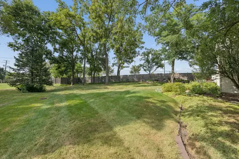 Exterior - 1069 Devonshire Ave, Naperville, IL 60540 photo 10 of 10