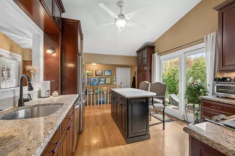 Kitchen - 1069 Devonshire Ave, Naperville, IL 60540 photo 2 of 5