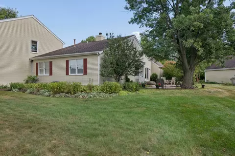 Exterior - 1069 Devonshire Ave, Naperville, IL 60540 photo 8 of 10