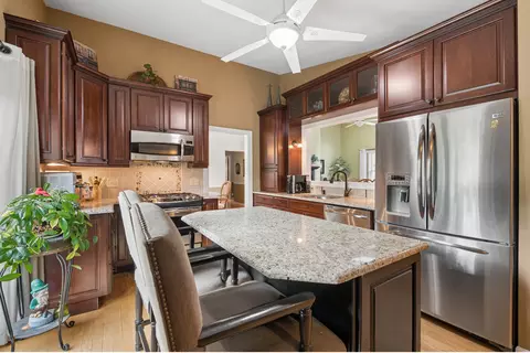 Kitchen - 1069 Devonshire Ave, Naperville, IL 60540 photo 3 of 5