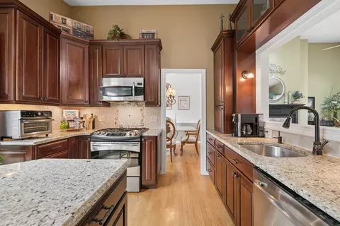 Kitchen - 1069 Devonshire Ave, Naperville, IL 60540 photo 1 of 5
