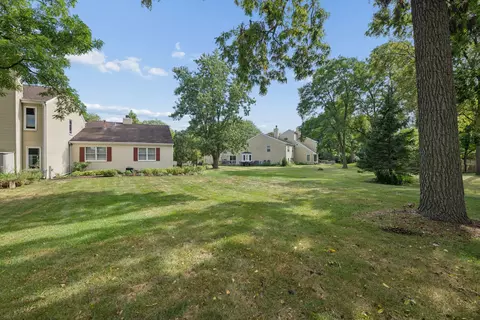 Exterior - 1069 Devonshire Ave, Naperville, IL 60540 photo 9 of 10
