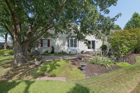 Exterior - 1069 Devonshire Ave, Naperville, IL 60540 photo 6 of 10