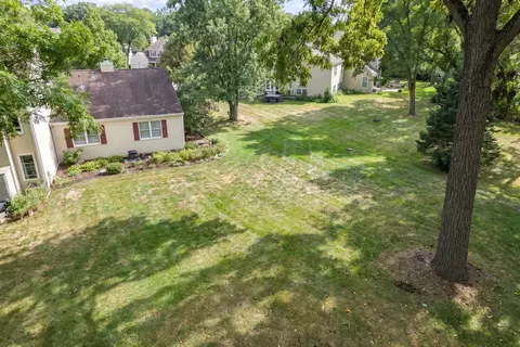Exterior - 1069 Devonshire Ave, Naperville, IL 60540 photo 7 of 10