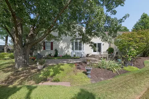 Exterior - 1069 Devonshire Ave, Naperville, IL 60540 photo 2 of 10