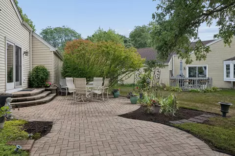 Exterior - 1069 Devonshire Ave, Naperville, IL 60540 photo 4 of 10