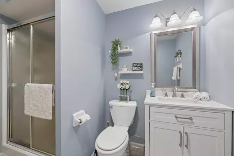 Bath - 1069 Devonshire Ave, Naperville, IL 60540 photo 3 of 4