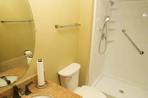 Bath - 3103 Smoke Tree Ct, Hazel Crest, IL 60429 photo 1 of 2