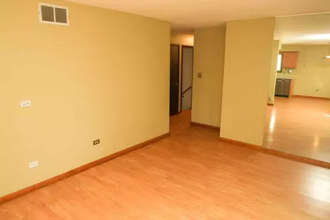 Living - 3103 Smoke Tree Ct, Hazel Crest, IL 60429 photo 2 of 7
