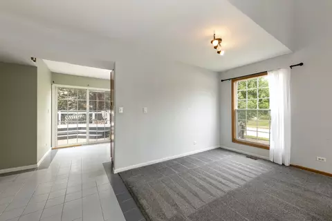 Living - 3242 Gresham Lane E Ln, Aurora, IL 60504 photo 3 of 4