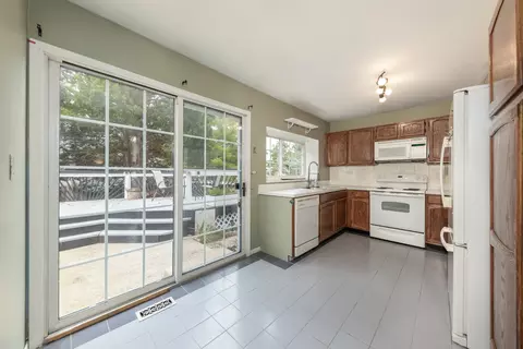 Kitchen - 3242 Gresham Lane E Ln, Aurora, IL 60504 photo 1 of 2