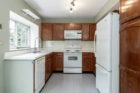 Kitchen - 3242 Gresham Lane E Ln, Aurora, IL 60504 photo 2 of 2