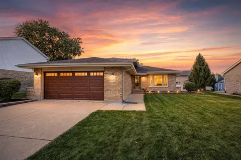 20 W456 Westminster Dr, Downers Grove, IL 60516
