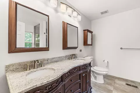 Bath - 12716 Meadow Ln, Plainfield, IL 60585 photo 3 of 5