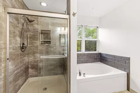 Bath - 12716 Meadow Ln, Plainfield, IL 60585 photo 4 of 5