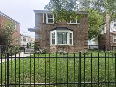 9939 S Paxton Ave, Chicago, IL 60617