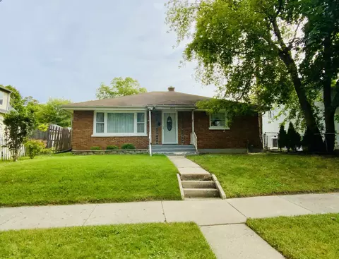 909 Prescott St, Waukegan, IL 60085