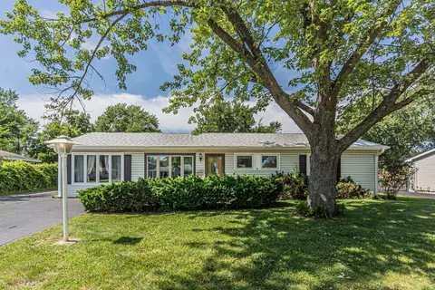 36672 N Traer Ter, Gurnee, IL 60031
