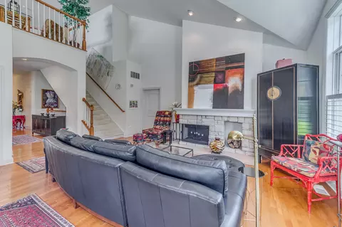 Living - Undisclosed, Naperville, IL 60540 photo 2 of 5