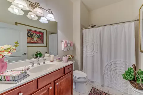 Bath - Undisclosed, Naperville, IL 60540 photo 3 of 3
