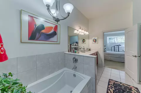 Bath - Undisclosed, Naperville, IL 60540 photo 2 of 3